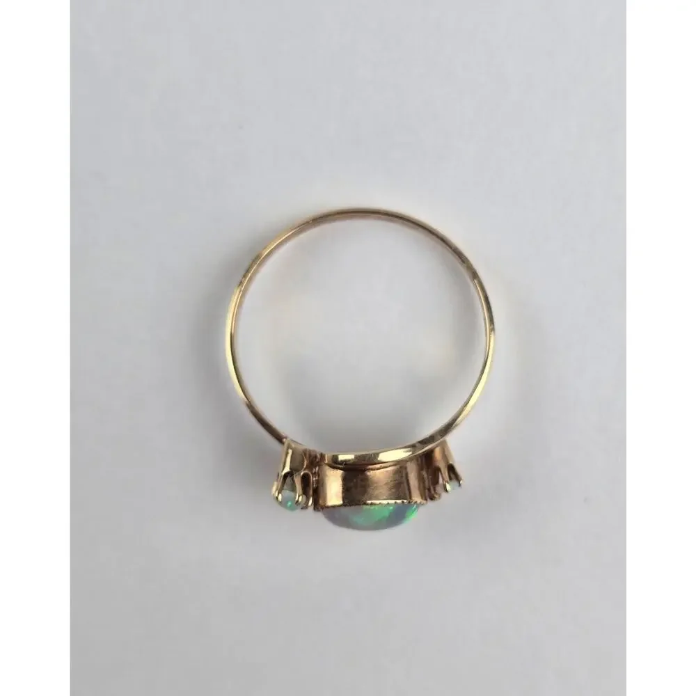 Vintage 10k Yellow Gold Women's Oval Opal Ring w/ 2 round size stones Size 7